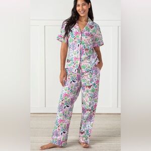EUC Printfresh must love dogs pajama set. Short sleeve top w/long pants. Size M